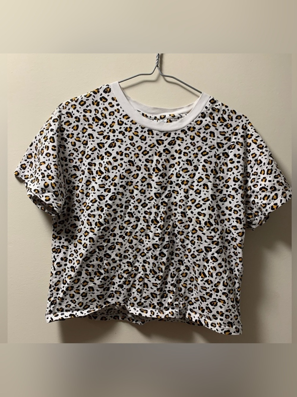 Simons Leopard Print Short Sleeve Tee - White/Gold/Brown small - Picture 2 of 5